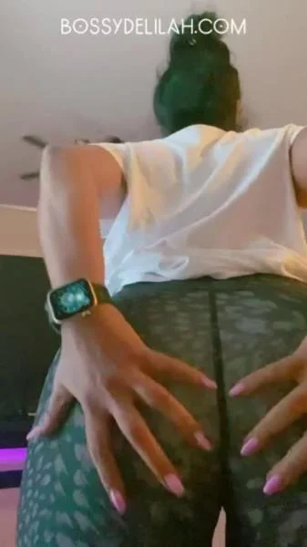 Bossy Delilah (Steven Paypig Fart Sniffer Reward - SD) [mp4 / 13.6 MB] - Scat Download