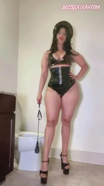 Bossy Delilah (TOUGH TOILET TALK - SD) [mp4 / 32.4 MB] - Scat Download