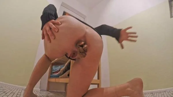Mia Skye aka MiaRoxxx (Ninja Pooping - HD 720p) [mp4 / 17.4 MB] - Scat Download