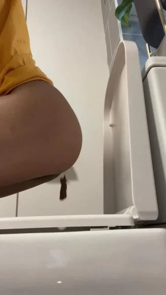 Ella Dearest aka Efro Ella (VIEW FROM BESIDE MY TOILET - SD) [mp4 / 15.7 MB] - Scat Download