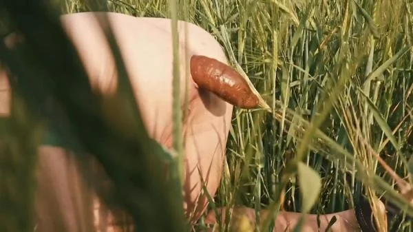 Mia Skye aka MiaRoxxx (Doggystyle Shit In a Field - HD 720p) [mp4 / 36.0 MB] - Scat Download