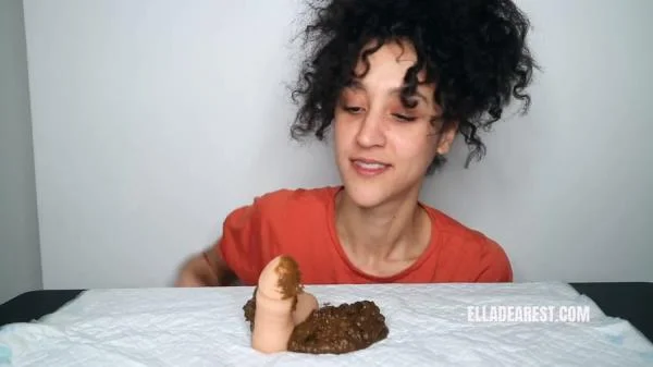 Ella Dearest aka Efro Ella (PEE PEE POO PLAY - HD 720p) [mp4 / 25.6 MB] - Scat Download