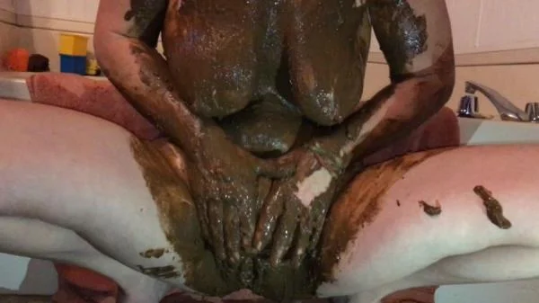 Allura (Shitting, Smeared Tits and Stuffed Pussy - FullHD 1080p) [mp4 / 1.59 GB] - Scat Download