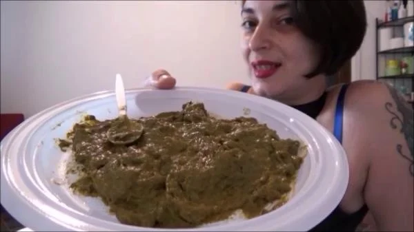 Mistress Roberta (Morning Feeding - SD) [mp4 / 190 MB] - Scat Download