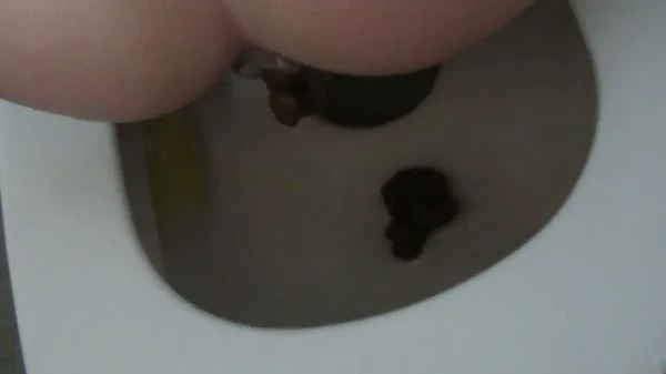 KV As Desired On The Toilet - FullHD 1080p [mp4 / 58.9 MB] - Scat Download