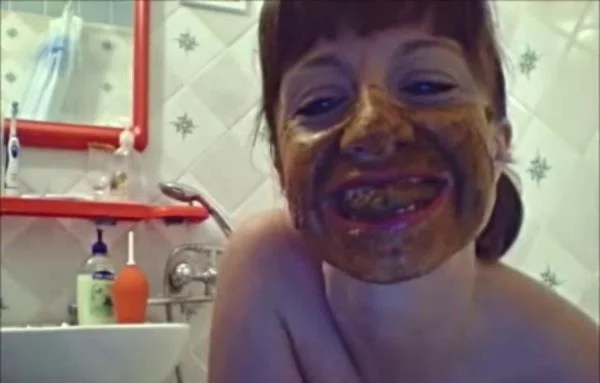 Santara Scat (Me In Bathtube Full Of Poo And Pee - SD) [mp4 / 162 MB] - Scat Download