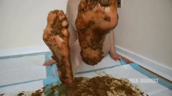 Barefoot Poop Trampling - HD 720p [mp4 / 42.3 MB] - Scat Download