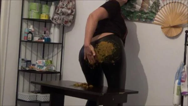 Stiffy Shit On Leather Pants - SD [mp4 / 561 MB] - Scat Download
