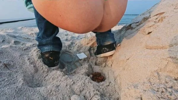 Beach Shitting - HD 720p [mp4 / 16.9 MB] - Scat Download
