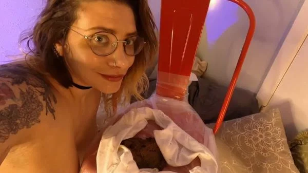1st Panty Poop - FullHD 1080p [mp4 / 1.06 GB] - Scat Download