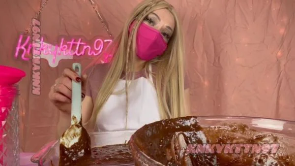 Kinky Bakery - HD 720p [mp4 / 506 MB] - Scat Download