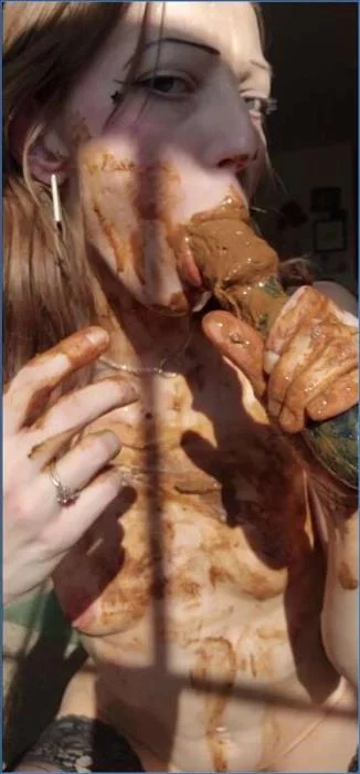 Mycelium Mother (Femme Fatale of Feces - UltraHD 2K) [mp4 / 2.9 GB]