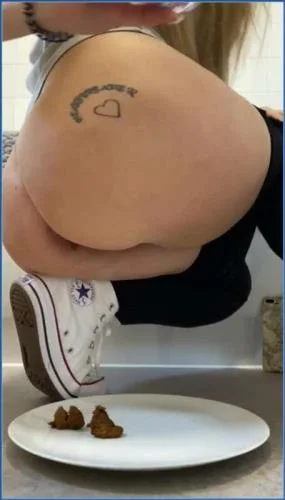 Scat Princess (A light snack for my fans - SiteRip) [mp4 / 91.43 MB] - Scat Download
