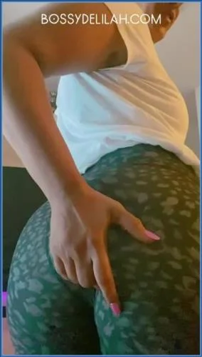 Bossy Delilah (Steven paypig fart sniffer reward - SiteRip) [mp4 / 13.59 MB] - Scat Download