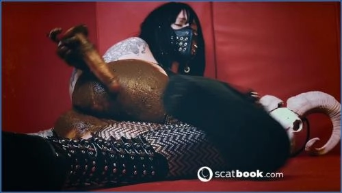 Sweet Betty Parlour - Dirty Game On HD 720p / 152.46 MB - Scat Download