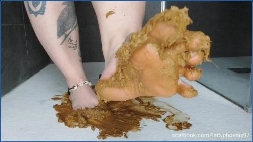 Lady Phoenix - Shit flavour feet HD 720p / 63.67 MB - Scat Download