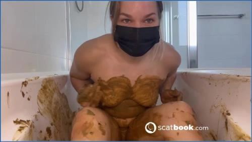 Sweet Bella - Covering myself in soft shit and piss HD 720p / 282.72 MB - Scat Download