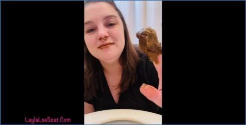 Shit Eating with Layla Lee in Make-Up Touch Up Video - Scat Download