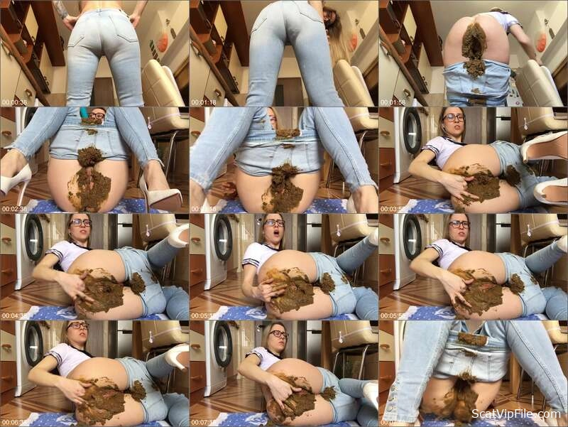 Ella Gilbert's Hardcore Solo in Monster Shit and Peeing in Light Blue Jeans screenshot