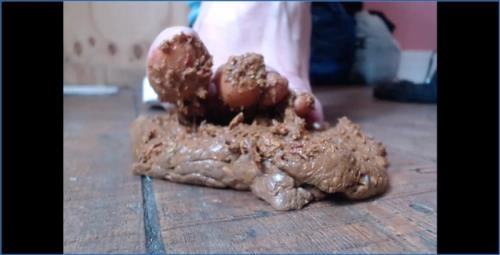 Liglee Goes Dirty with Real Scat Action in Big Soft Load - Scat Download