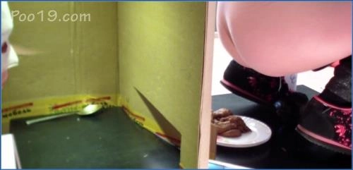 MilanaSmelly Delivers heavy Scat Clip With Toilet Slave Eating and Smearing - Scat Download