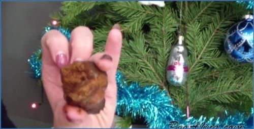 PooAlina Christmas Pooping with Verbal Humiliation and Heavy Smearing FullHD - Scat Download