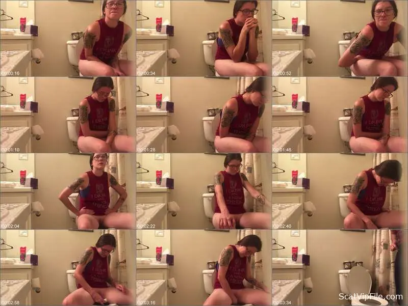 Missellie Drops a Wild Shit Clip with Heavy Piss Drinking screenshot
