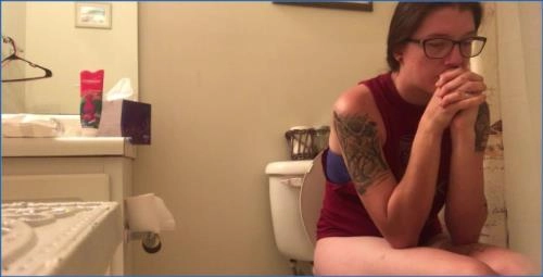 Missellie Drops a Wild Shit Clip with Heavy Piss Drinking - Scat Download