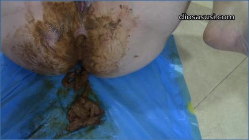 Diosa Susi in Spanish Scat and Pissing video - Scat Download