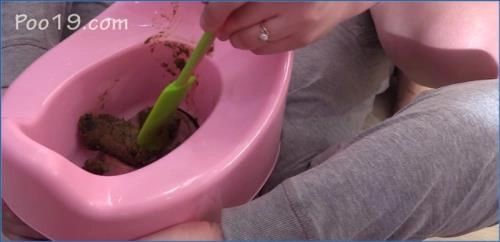 MilanaSmelly in Extreme Dirty Piss Drinking and Shit Eating show - Scat Download