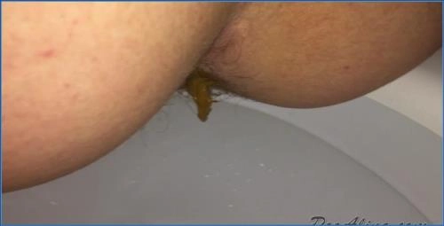 PooAlina goes nasty with diarrhea and piss drinking in the morning - Scat Download
