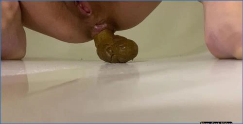 Veronika in a Dirty Toilet: Heavy Pissing and Smearing Solo clip - Scat Download