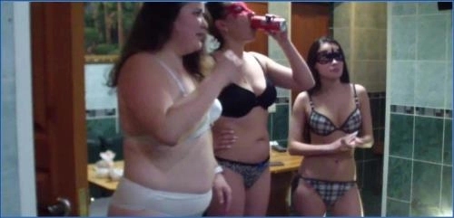 MilanaSmelly serves as a toilet slave for 4 women in a Russian sauna - Scat Download