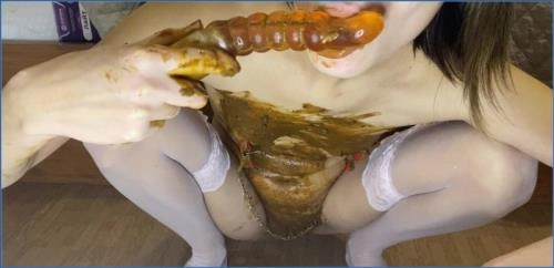 Veronika Uses a Fucking Machine While Pooping and Puking - Scat Download