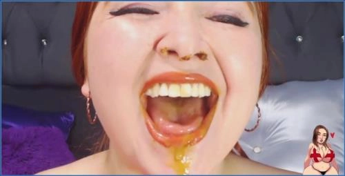GingerCris in Sexy Scat Snacktime with Smearing and Puke - Scat Download