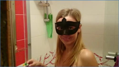 Brown Wife Uses Piss Instead of Toothpaste for Sordid Smearing - Scat Download