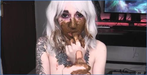 Extreme Shit Eating and Facesitting - German Scat Princess Takes - Scat Download