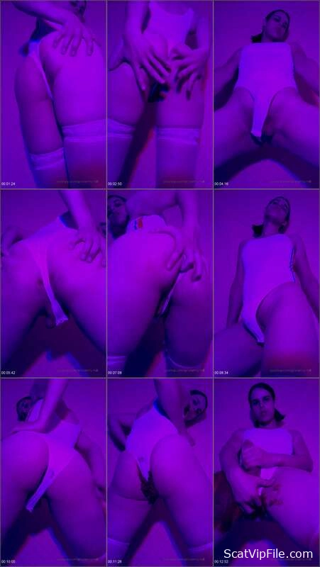 Emily Milk Shows Off Her Kaviar in Extreme Toilet Fun - Shemale Scat screenshot