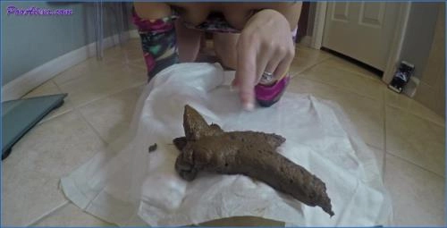 Jessica Valentino Smears Fresh Shit in Pantyhose Outdoors - Dirty - Scat Download