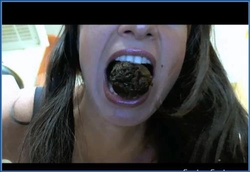 Santara Takes Reins in You Are My Toilet - Real Shit Eating Scat - Scat Download