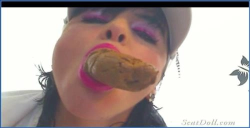 Doll Takes Her Shit Play to New Heights with a Piss-Filled Copro - Scat Download