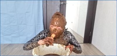 Scatlina Piss Pooping in an Abandoned Restaurant - Scat Download