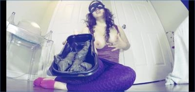 Love Rachelle Delivers Extreme Scat and Femdom Shitting in Chill And Eat Shit - Scat Download