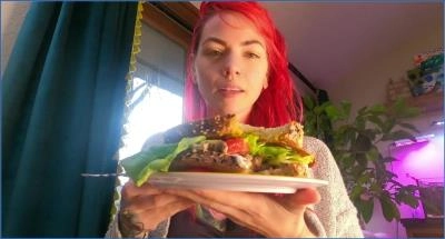 Classy N Gassy's Wild Solo Shitting in Gassys Thanksgiving Dine and dump - Scat Download