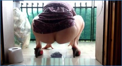 Moana Voglia Dominates in Shit and Fart on the Balcony 💩 - Scat Download