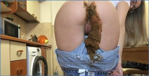 Scat Porn: Diana Spark Smearing and Shitting in Vintage CK's Video - Scat Download