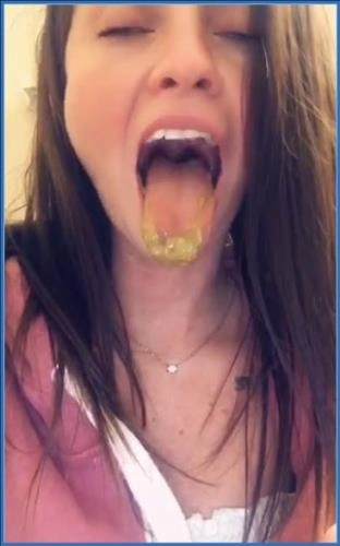LilbuttLex Stars in Wild Scat Clip Licking My Butt Plug Clean 1 with Kaviar - Scat Download
