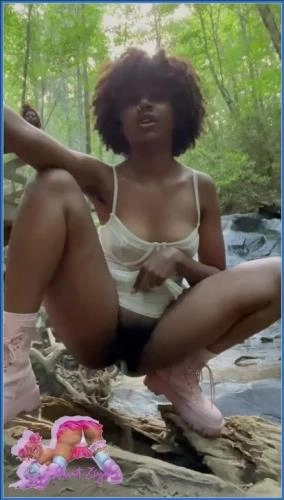 Saint Ziya - Pissing at a waterfall SiteRip / 4.89 MB - Scat Download
